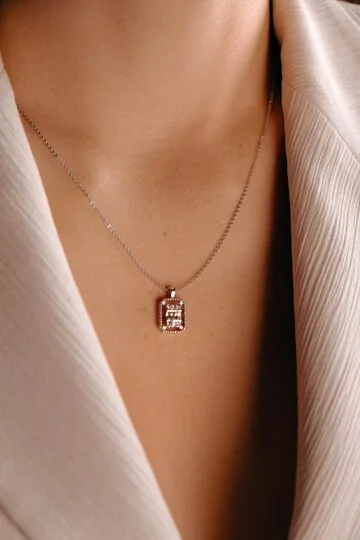 The Art of Layering: How to Create the Perfect Necklace Stack